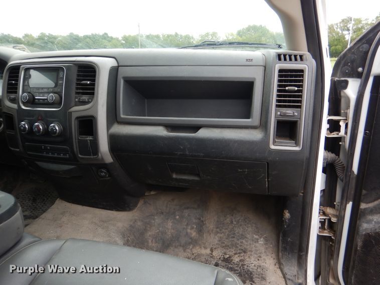image for item DM1356 2016 Dodge Ram 5500HD  truck cab and chassis