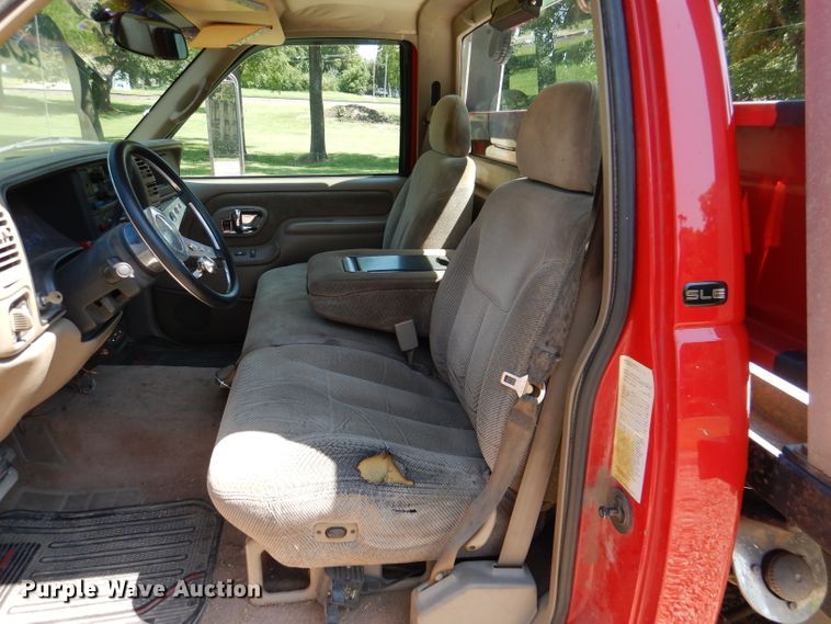 image for item DM1431 1998 GMC 3500HD  rollback truck