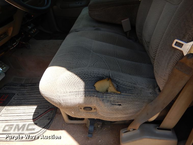 image for item DM1431 1998 GMC 3500HD  rollback truck