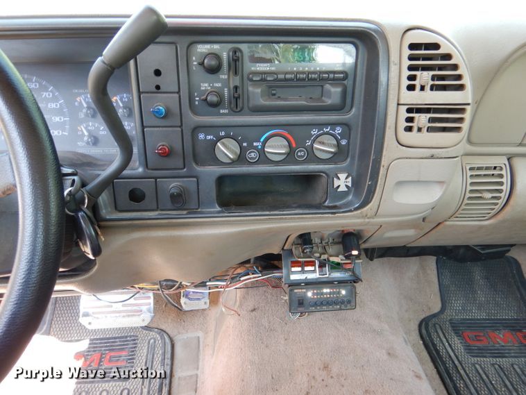 image for item DM1431 1998 GMC 3500HD  rollback truck