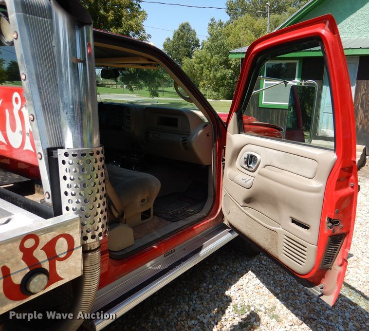 image for item DM1431 1998 GMC 3500HD  rollback truck