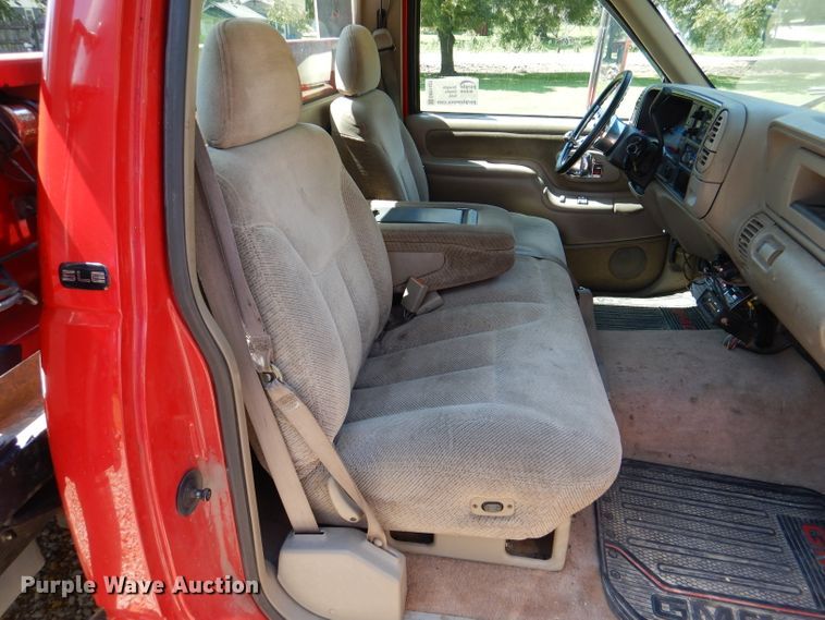 image for item DM1431 1998 GMC 3500HD  rollback truck