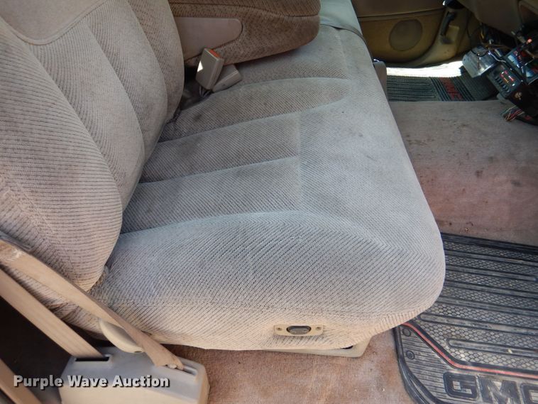 image for item DM1431 1998 GMC 3500HD  rollback truck