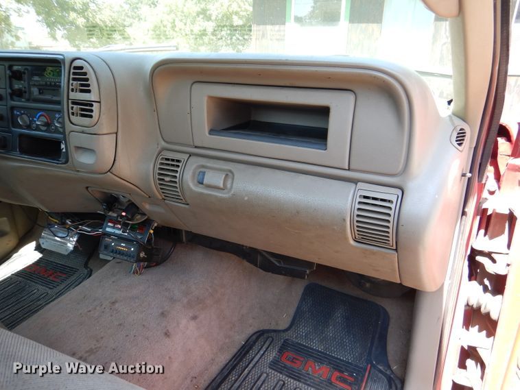 image for item DM1431 1998 GMC 3500HD  rollback truck