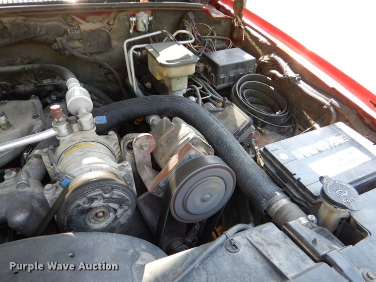 image for item DM1431 1998 GMC 3500HD  rollback truck