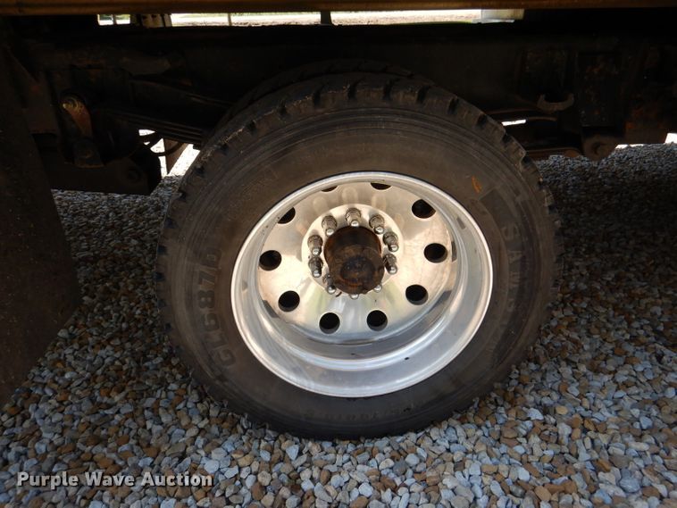 image for item DM1431 1998 GMC 3500HD  rollback truck