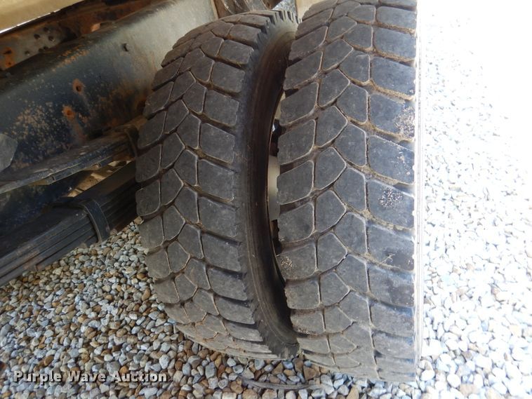 image for item DM1431 1998 GMC 3500HD  rollback truck