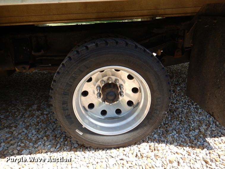 image for item DM1431 1998 GMC 3500HD  rollback truck