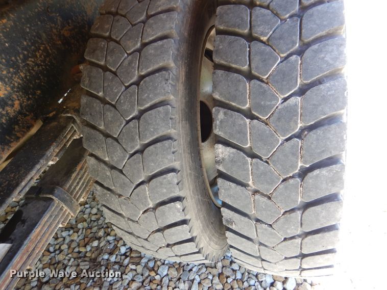 image for item DM1431 1998 GMC 3500HD  rollback truck