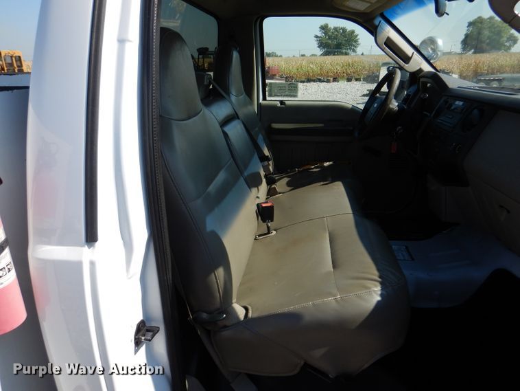 image for item DM1455 2008 Ford F550 Super Duty XL  utility / service truck