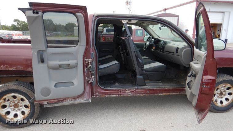 image for item DM1472 2007 Chevrolet Silverado 1500  Ext. Cab pickup truck