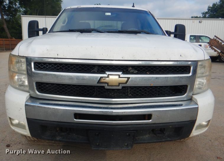 image for item DM3966 2011 Chevrolet Silverado 1500  Crew Cab pickup truck