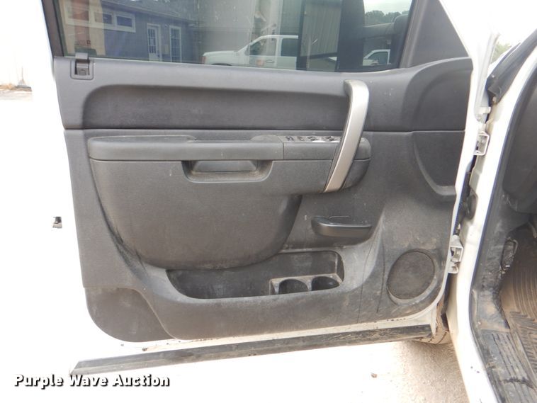 image for item DM3966 2011 Chevrolet Silverado 1500  Crew Cab pickup truck