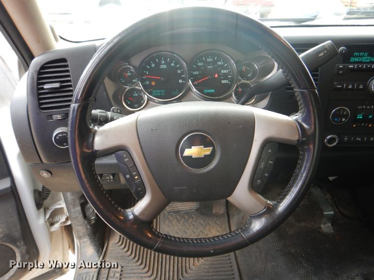 image for item DM3966 2011 Chevrolet Silverado 1500  Crew Cab pickup truck