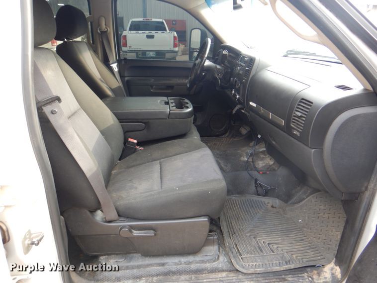 image for item DM3966 2011 Chevrolet Silverado 1500  Crew Cab pickup truck