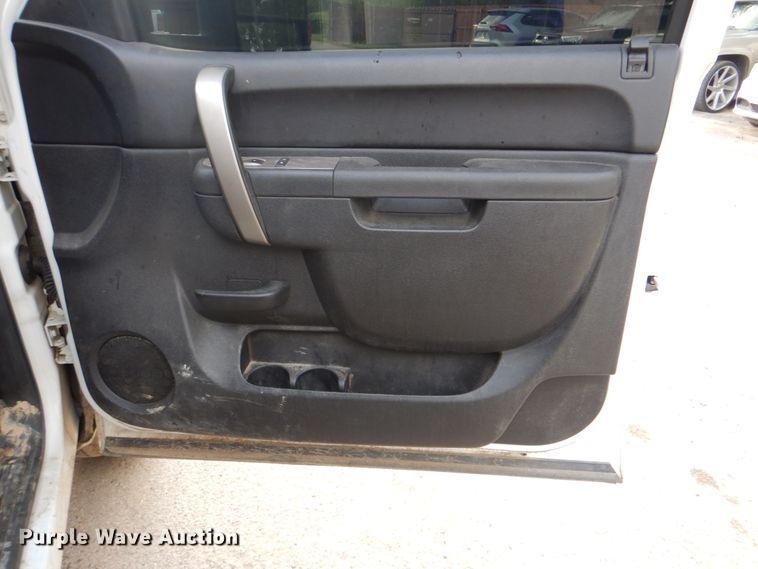 image for item DM3966 2011 Chevrolet Silverado 1500  Crew Cab pickup truck