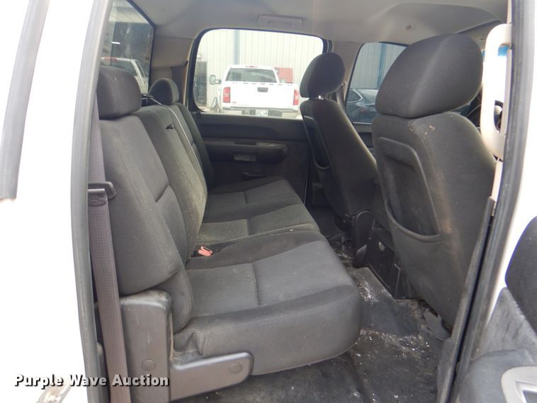 image for item DM3966 2011 Chevrolet Silverado 1500  Crew Cab pickup truck