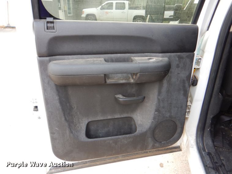 image for item DM3966 2011 Chevrolet Silverado 1500  Crew Cab pickup truck