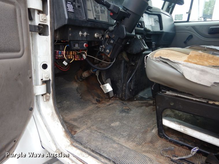 image for item DM4340 1999 International 4700  dump truck