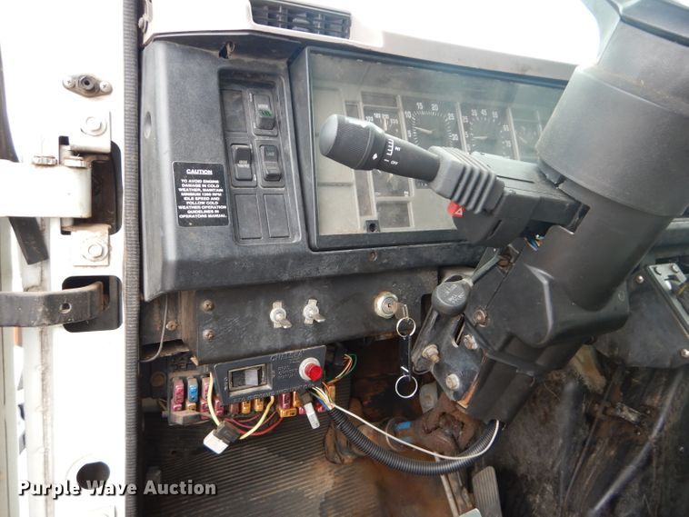 image for item DM4340 1999 International 4700  dump truck