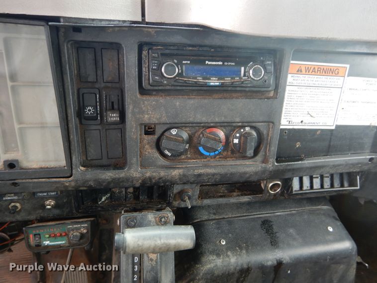 image for item DM4340 1999 International 4700  dump truck