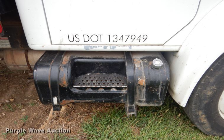 image for item DM4340 1999 International 4700  dump truck