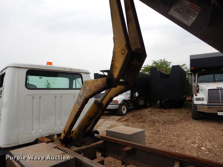 image for item DM4340 1999 International 4700  dump truck