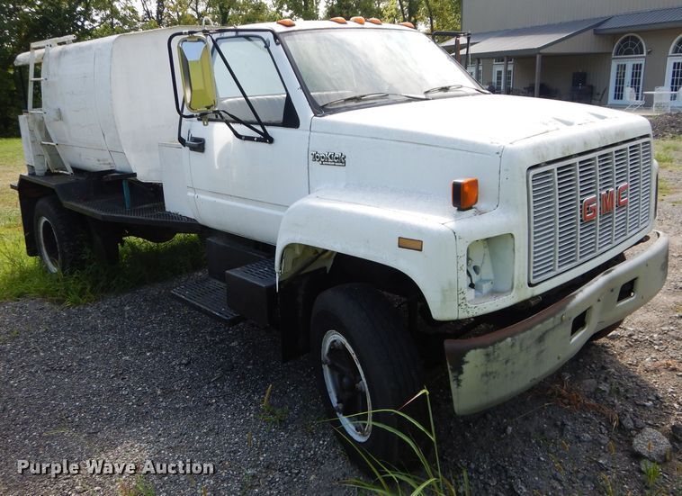 image for item DM4352 1992 GMC C7500  tank truck