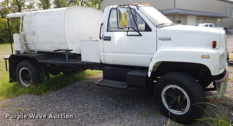 image for item DM4352 1992 GMC C7500  tank truck