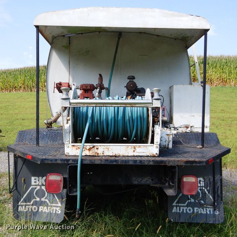 image for item DM4352 1992 GMC C7500  tank truck