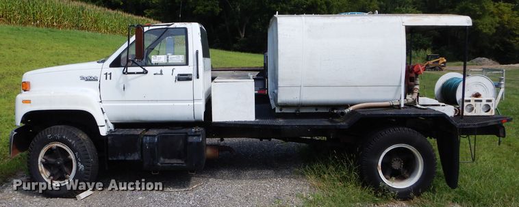 image for item DM4352 1992 GMC C7500  tank truck