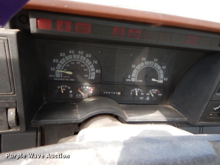 image for item DM4352 1992 GMC C7500  tank truck