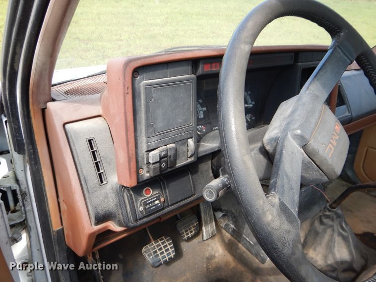 image for item DM4352 1992 GMC C7500  tank truck