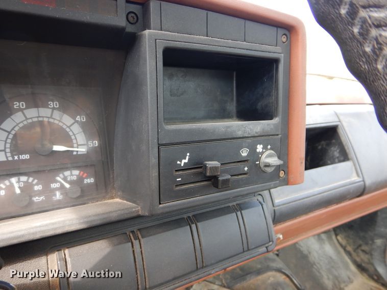 image for item DM4352 1992 GMC C7500  tank truck