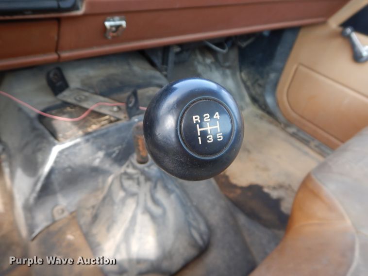 image for item DM4352 1992 GMC C7500  tank truck