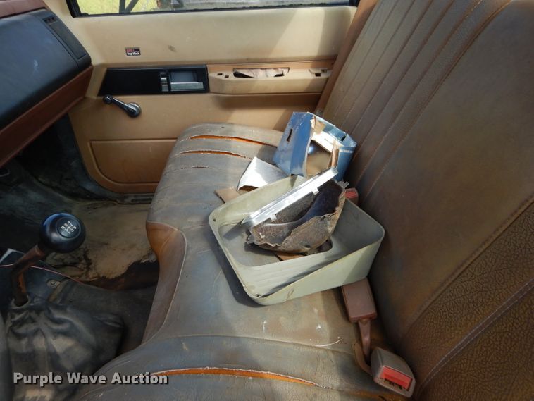 image for item DM4352 1992 GMC C7500  tank truck