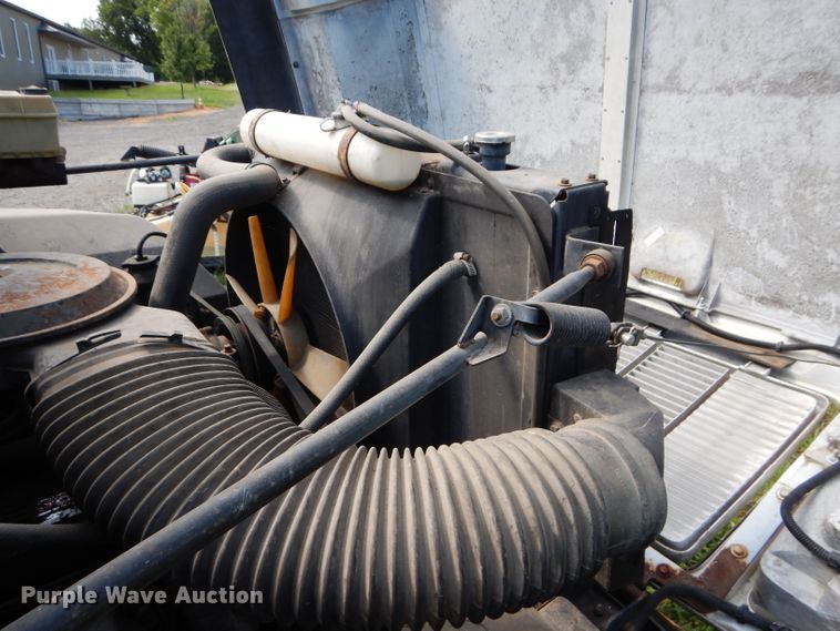 image for item DM4352 1992 GMC C7500  tank truck