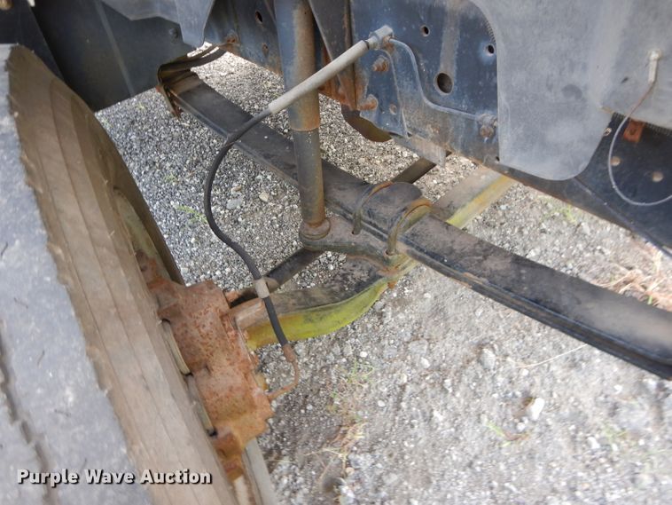 image for item DM4352 1992 GMC C7500  tank truck