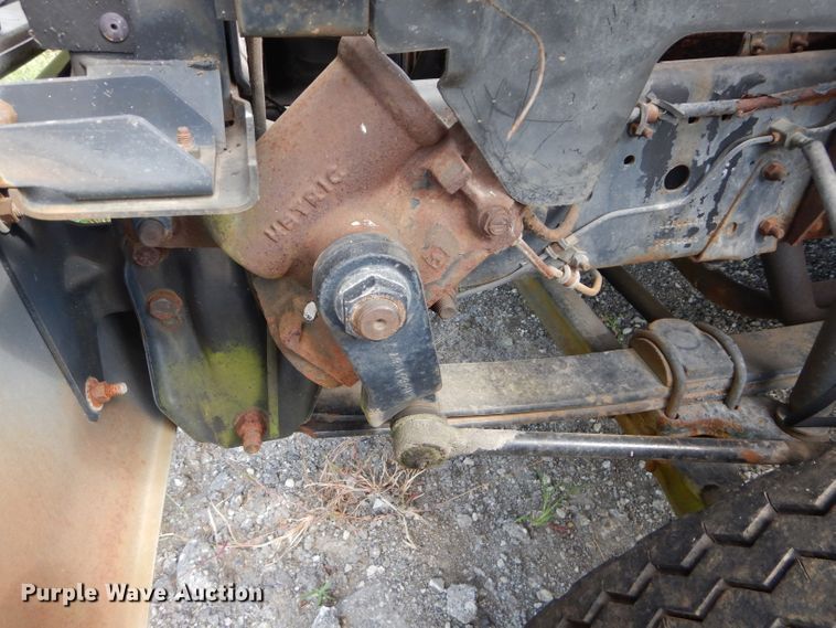 image for item DM4352 1992 GMC C7500  tank truck