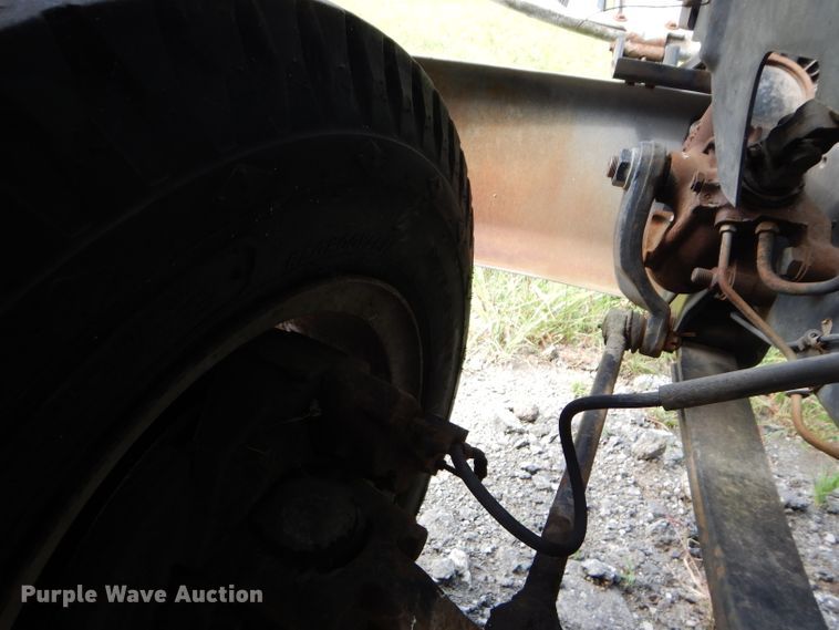 image for item DM4352 1992 GMC C7500  tank truck