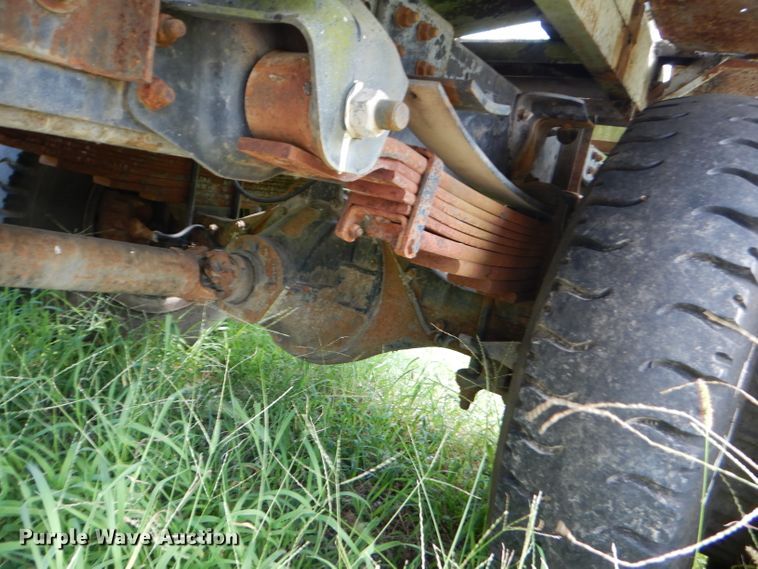 image for item DM4352 1992 GMC C7500  tank truck