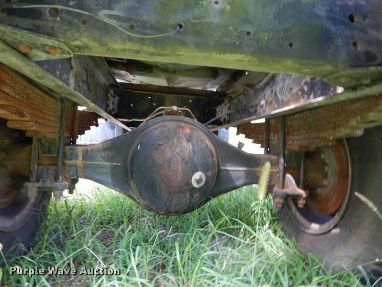 image for item DM4352 1992 GMC C7500  tank truck