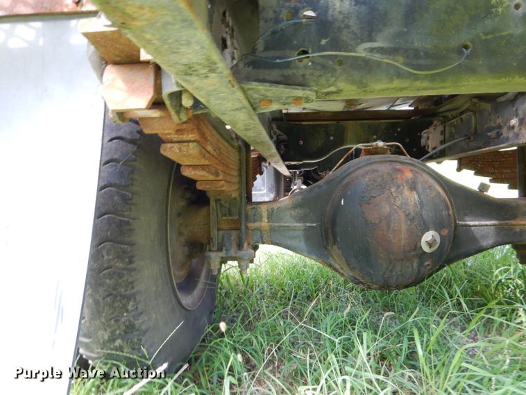 image for item DM4352 1992 GMC C7500  tank truck