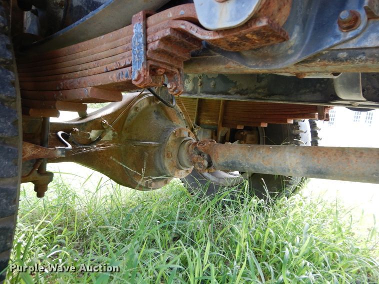 image for item DM4352 1992 GMC C7500  tank truck