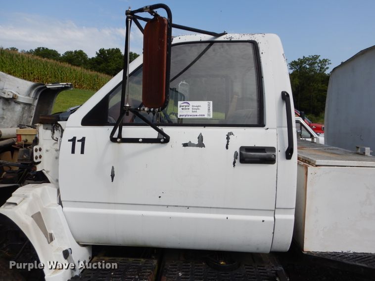 image for item DM4352 1992 GMC C7500  tank truck