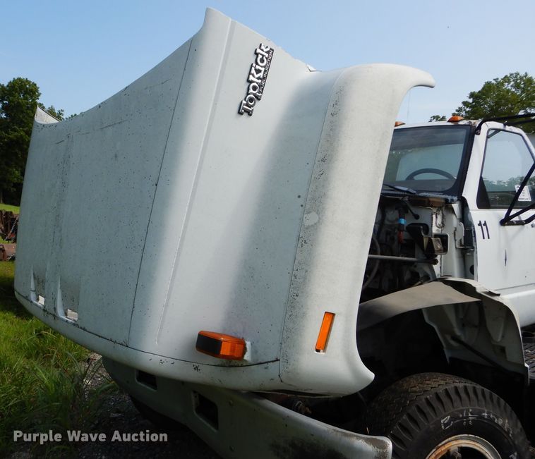 image for item DM4352 1992 GMC C7500  tank truck