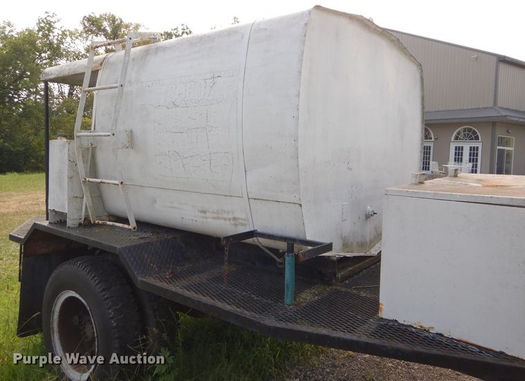 image for item DM4352 1992 GMC C7500  tank truck