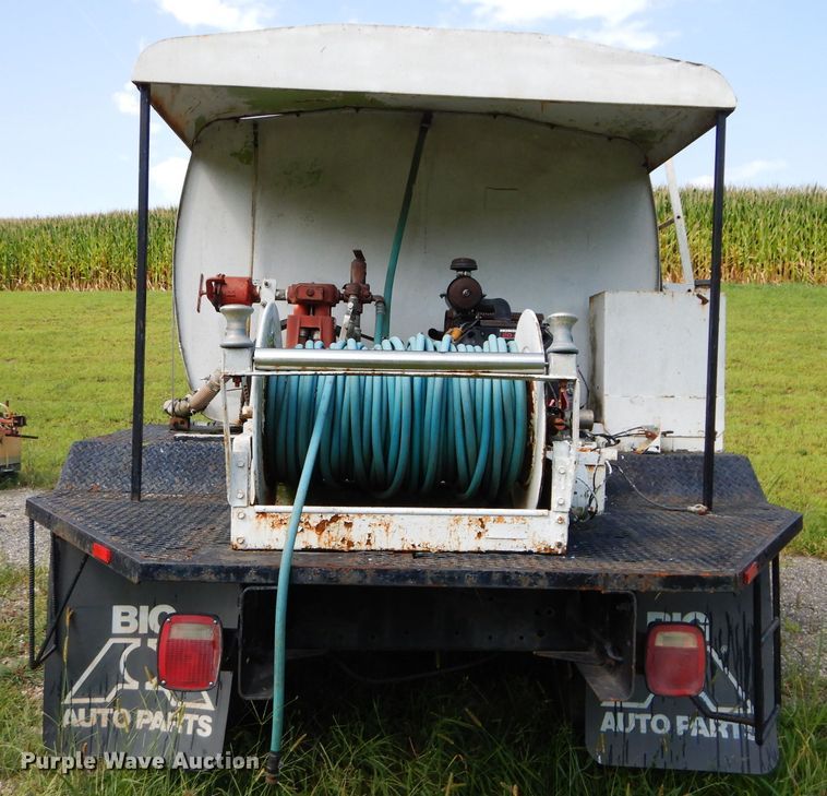 image for item DM4352 1992 GMC C7500  tank truck