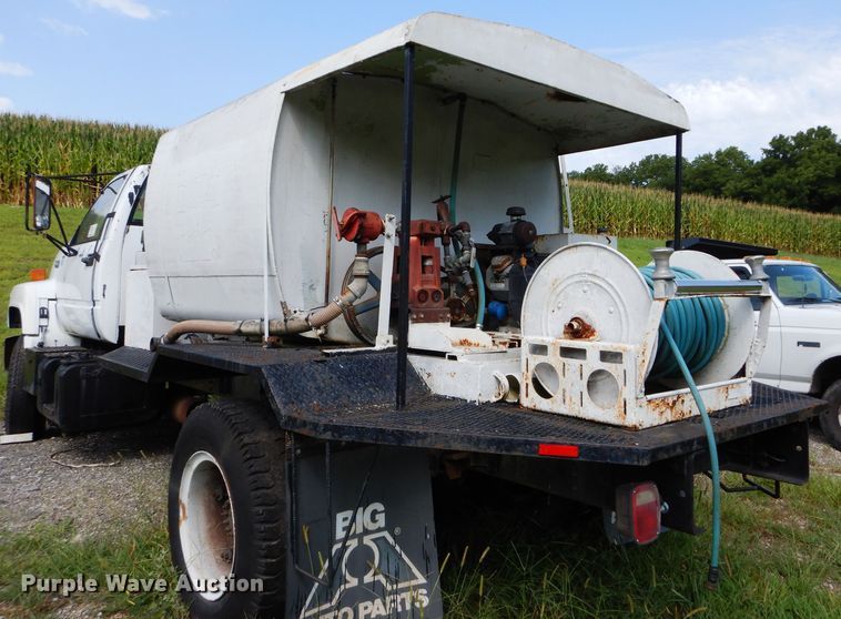 image for item DM4352 1992 GMC C7500  tank truck