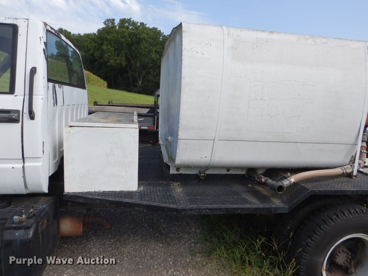 image for item DM4352 1992 GMC C7500  tank truck